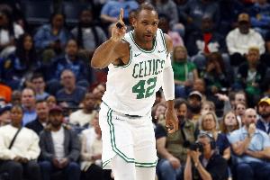 还没搞定库明加！队记：霍福德和其他老将正悄悄要勇士的明确答复