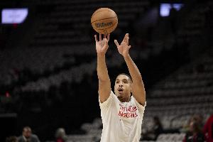 美记：布罗格登沙梅特有机会签其他队 都选了无保障合同签尼克斯