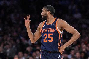 节末超远压哨不中不计入个人投篮！哈特@大桥：你是开拓者！