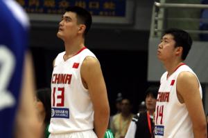 杨毅：以前中国男篮冲突打架 除了姚明&王治郅不上其他10个人全上