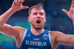 东契奇：我就因喊“喂”就吃个T 三节领四犯&这辈子没遇到这种事