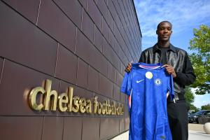 内部调动！官方：切尔西签下斯特拉斯堡前锋埃梅加，明夏正式加盟