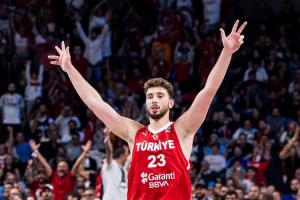 大胜希腊！申京：每个人为彼此而战 教练赛前给了我们很大信心