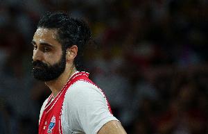 心态崩了！比塔泽&申格利亚相继出现大动作被吹违体 均提前离场