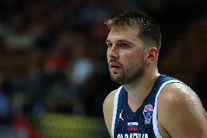 斯洛文尼亚中锋：对手37罚我们赢不了的 东契奇15分钟3犯什么鬼？