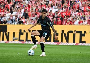 勒沃库森官方：帕拉西奥斯右腿内收肌受伤，将伤缺至明年年初