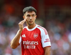 记者：阿森纳半场表现明显更棒，关键是如何下半场锁定胜局