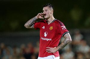 放弃高薪️罗马诺：新月愿给舍什科更多，但球员选择加盟曼联