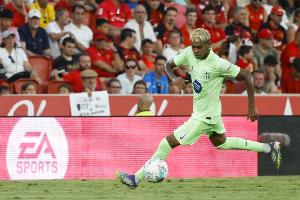 跟队记者：亚马尔缺席巴萨今日训练 弗里克19点出席赛前发布会