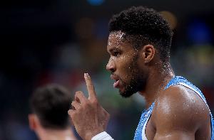 已是突破！字母哥国家队生涯首进大赛4强 接下来还有机会争夺奖牌