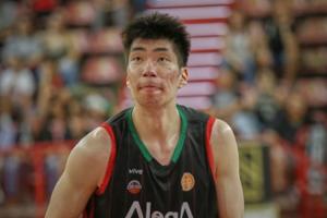 西乙第二战！余嘉豪砍下17分&末节曾进关键三分 球队加时惜败1分