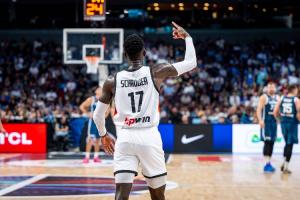 手感不行但组织可以！施罗德20投仅6中拿到20分7助 三分仅9中1