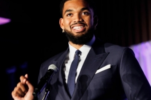 官方：尼克斯球星唐斯正式入选肯塔基大学2025届体育名人堂