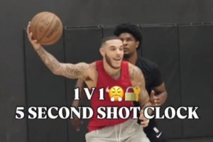 训练师晒视频：大球、亨德森等人进行1V1单挑 进攻时间限时5秒