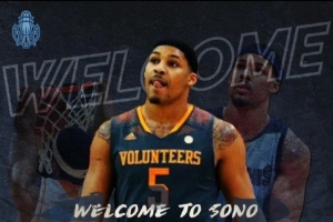 前浙江男篮外援斯托克斯试训上海男篮？相关人士：无稽之谈