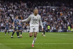 姆巴佩在百分百成功率下完成7次过人，本赛季五大联赛球员最多