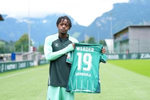 卖便宜了！尤文今夏1000万欧出售姆班古拉，如今德甲3场1球3助攻