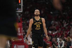 你和球迷一样！库里：每周都会搜自己的高光集锦看一看 找点灵感