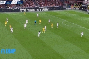 记者谈恩昆库被推倒：裁判和VAR同一回合犯3次错，简直是世界纪录