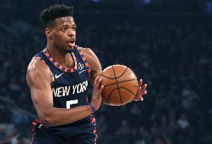 老熟人！队记：本周尼克斯试训了17年9号秀小丹尼斯-史密斯