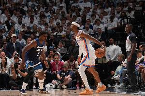 队记：爱德华兹完全淡出了社交媒体 一门心思打磨球技