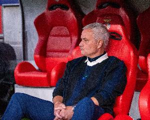 记者：穆里尼奥接受只签到赛季末的合同，且大幅降低自己的薪水