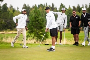 拉塞尔组织高尔夫比赛！布克&克里斯蒂&以赛亚-乔等人参赛！