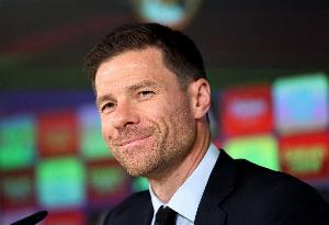 执教皇马欧冠首秀单场射正15次！阿隆索是03-04赛季以来首人