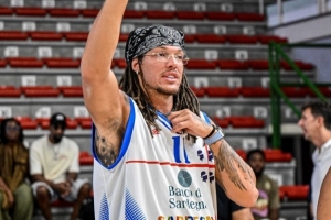 遥远的他不可以再归家！戈登在意大利穿上其已故哥哥的球衣