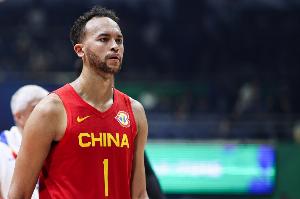 真挚的祝福！祝男篮首位归化球员李凯尔32岁生日快乐！