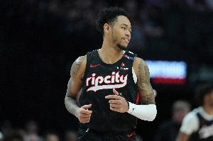 波士顿环球报记者：绿军需要进攻火力 不应该急于送走西蒙斯