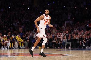 布里奇斯：休赛期最开心就是陪我的狗子 赛季期间我也讨厌离开它