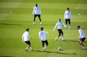 法媒：巴黎今日16点30分训练，明天休息，周四17点训练