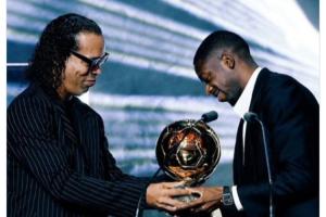 回旋镖打脸自己登贝莱2014年发文：足球太难了，11年后获金球