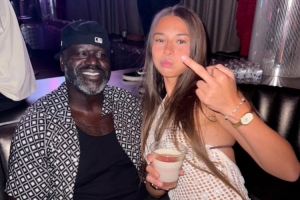 奥尼尔现身网红Sophie Rain生日派对 兴奋之余还兼职当上了DJ