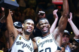 维拉纽瓦：不是要和邓肯&上将比较 但我和波什很适合在一起打球