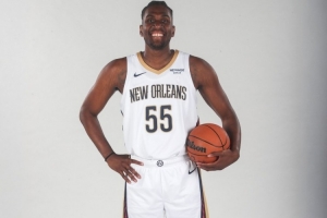 2年1600万合同！鹈鹕官方晒中锋卢尼定妆照