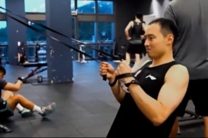 青岛男篮训练日常：力量训练 积跬步以致千里！