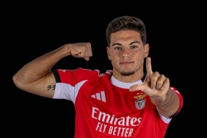 记者：巴萨引援锁定本菲卡19岁后卫奥利维拉，德科与其经纪人会面