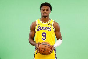 即将开启第二个NBA赛季！布朗尼21岁生日快乐！