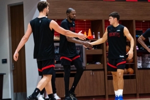 名嘴：NBA90年代训练强度很大 训练营前一周球员就会焦虑