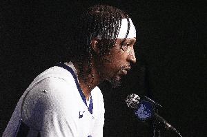 进攻感觉不错！波普半场6中4拿到10分1板1助