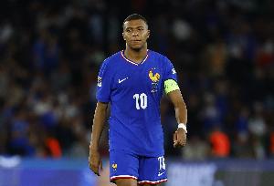 队报：一警官收取姆巴佩6万欧捐款 经调查后未受处分并已恢复职务