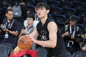 马健谈曾凡博被裁：NBA环境是很残酷的 小曾有流量还是很幸运的