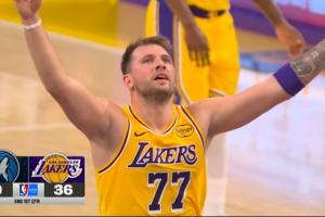 累死！东契奇迎着华子超远三分+突破上篮命中目前11中8已砍下23分