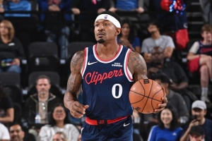 泰伦-卢：比尔上一场比赛造进攻犯规时背部受伤 所以他今天缺阵