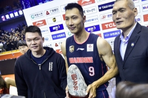 7年前的今天：广东男篮球星易建联迎来CBA万分里程碑