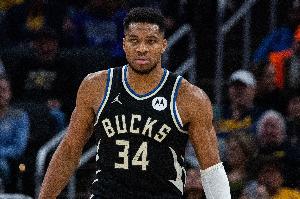 老里：字母哥没有得到足够的吹罚 他是个好人&很少抱怨