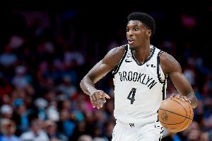 记者：22号秀德雷克·鲍威尔没有畏首畏尾 展现了持球进攻的自信