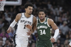 路威：文班亚马应该向字母哥学习 他在转换中要多持球